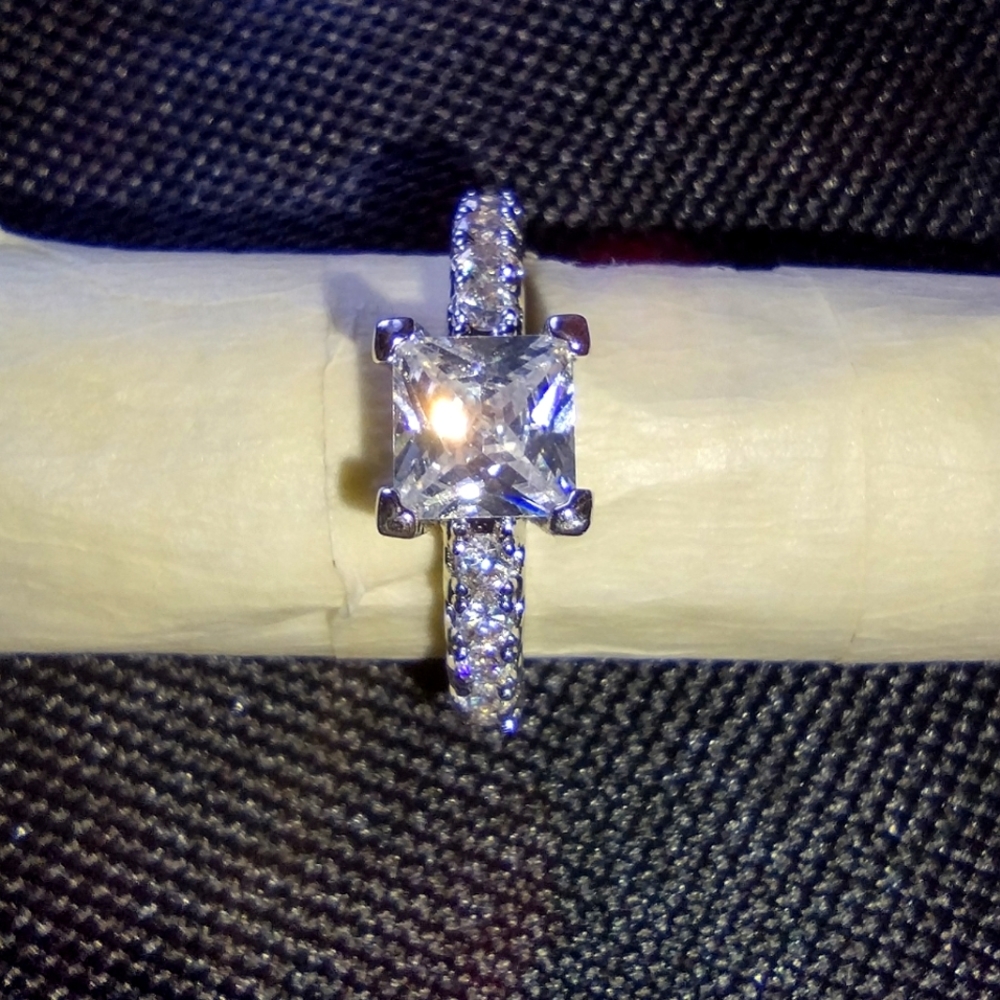 SILVER SQUARE ZIRCONIA RING